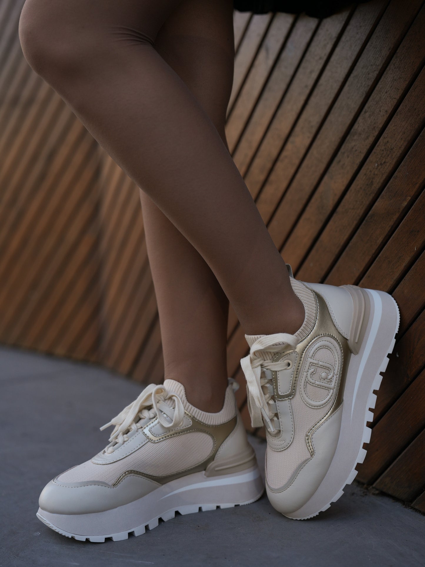 Leather platform sneakers