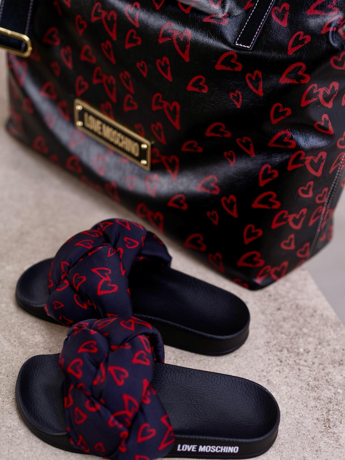 Heart Slipper black