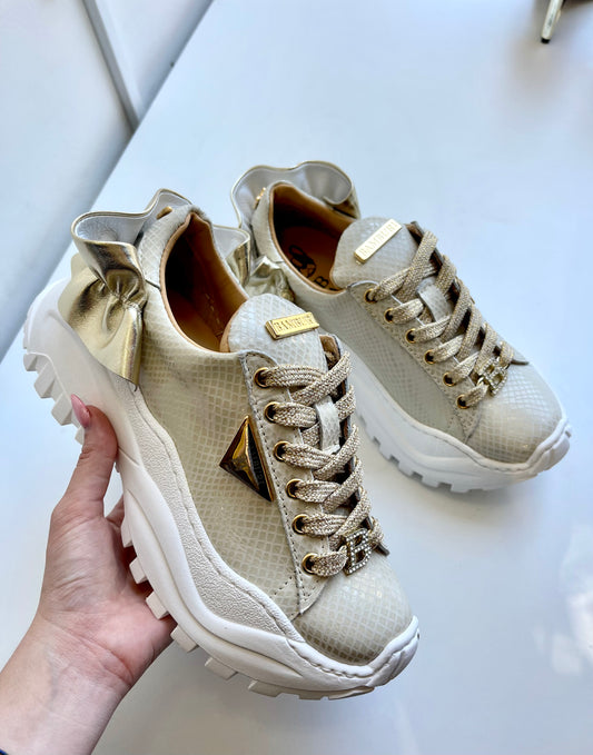 Shinny sneaker