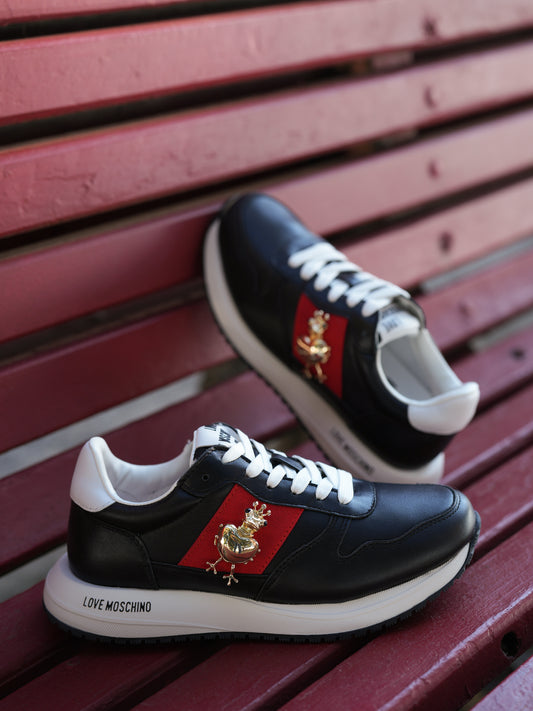 Black frog sneaker