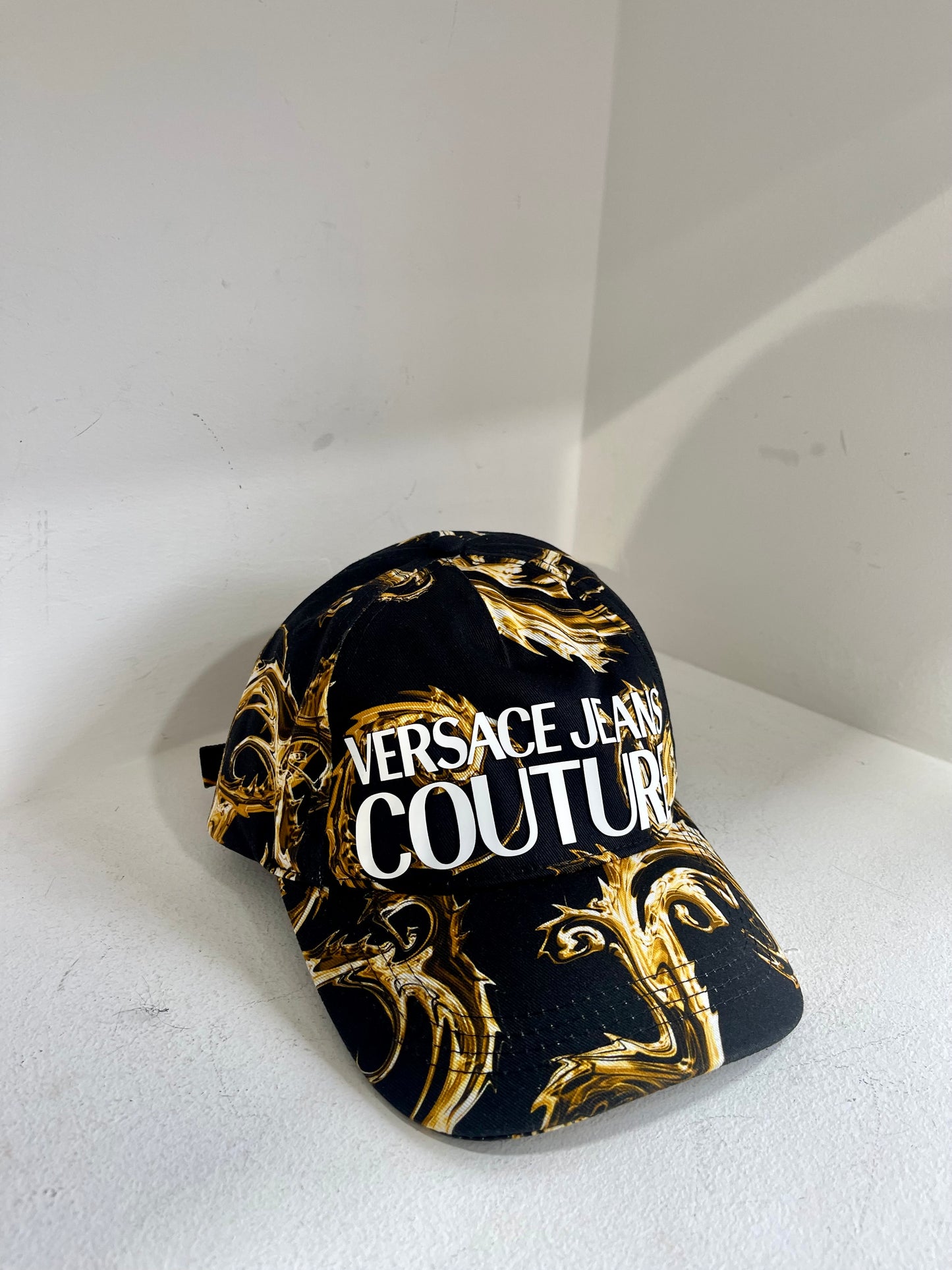 Cap with crome couture