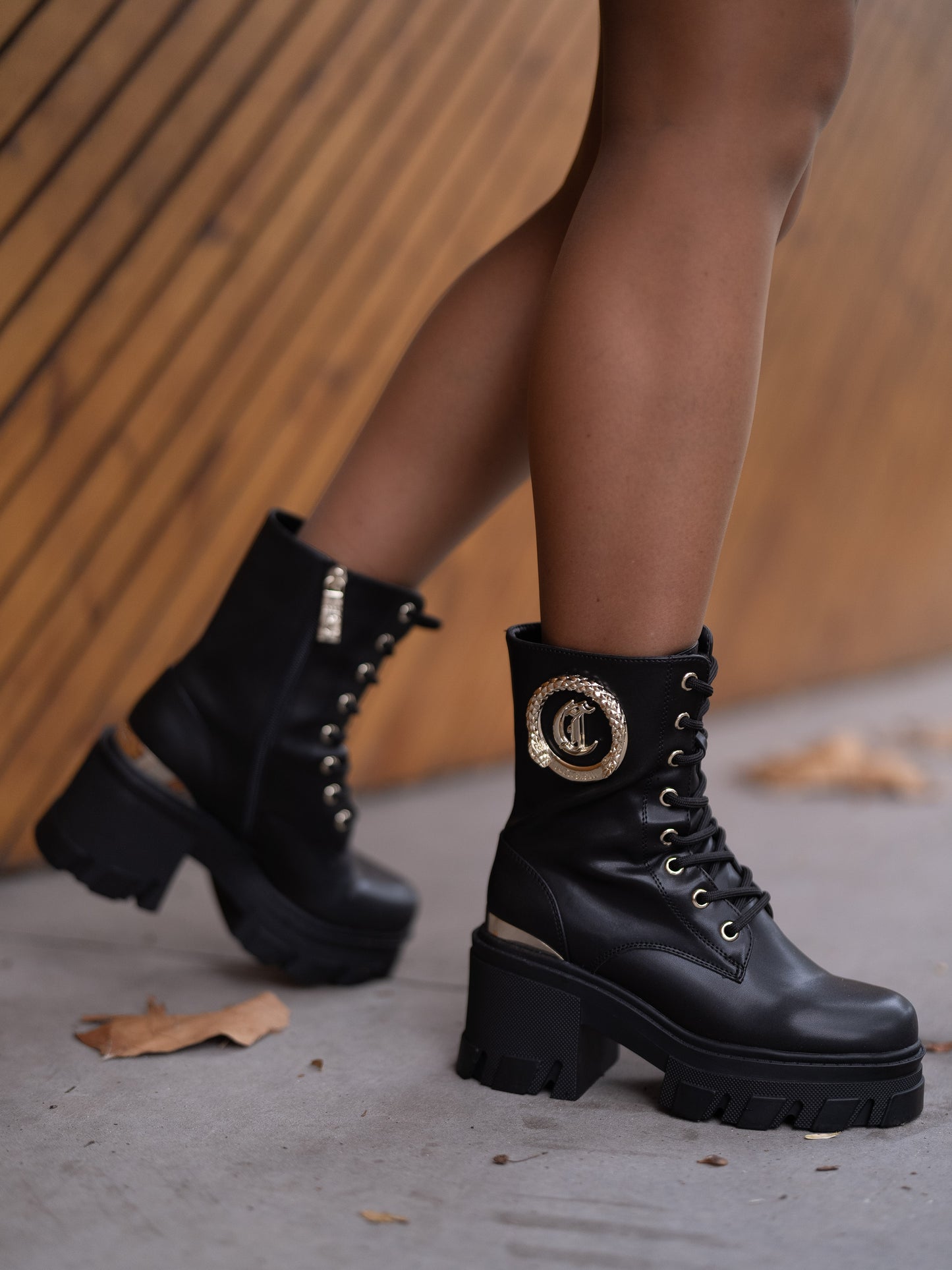 Combat boot with gold details