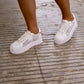 Sneaker lace spreding white