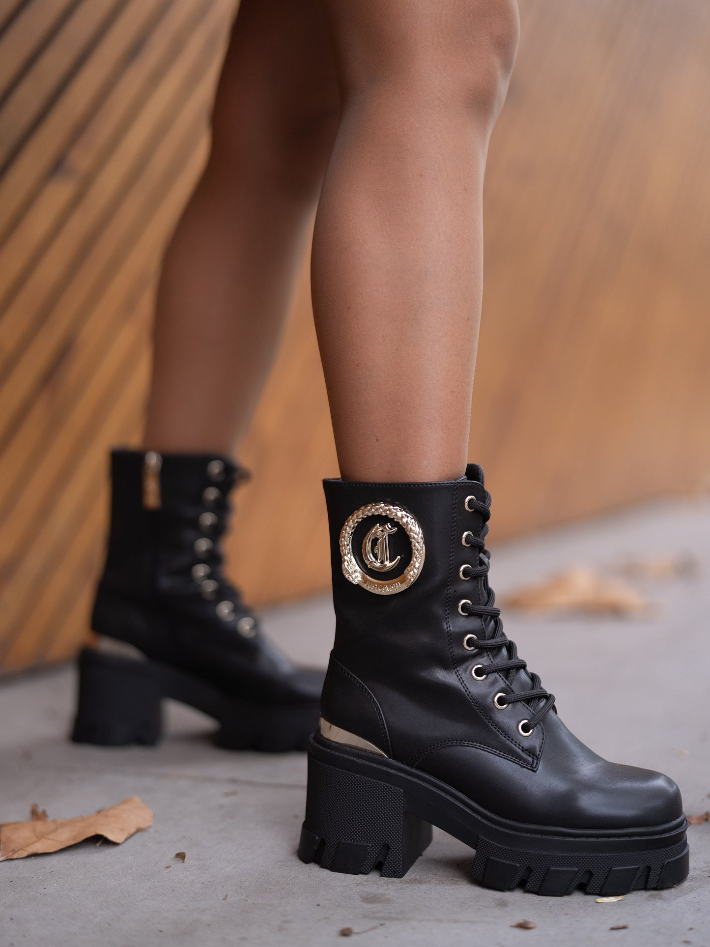 Combat boot with gold details