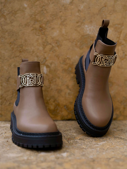 Brown ankle boots with maxi-logo