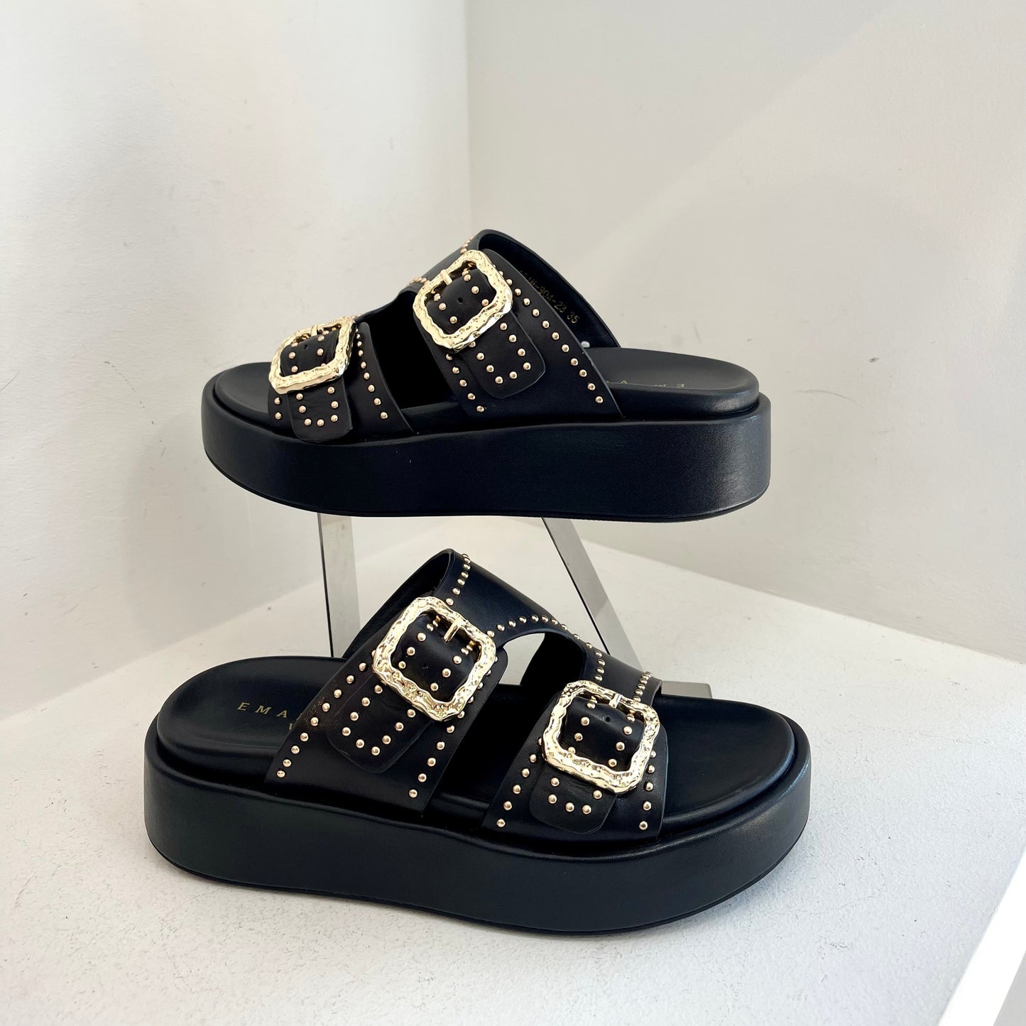 Black sandal with platform