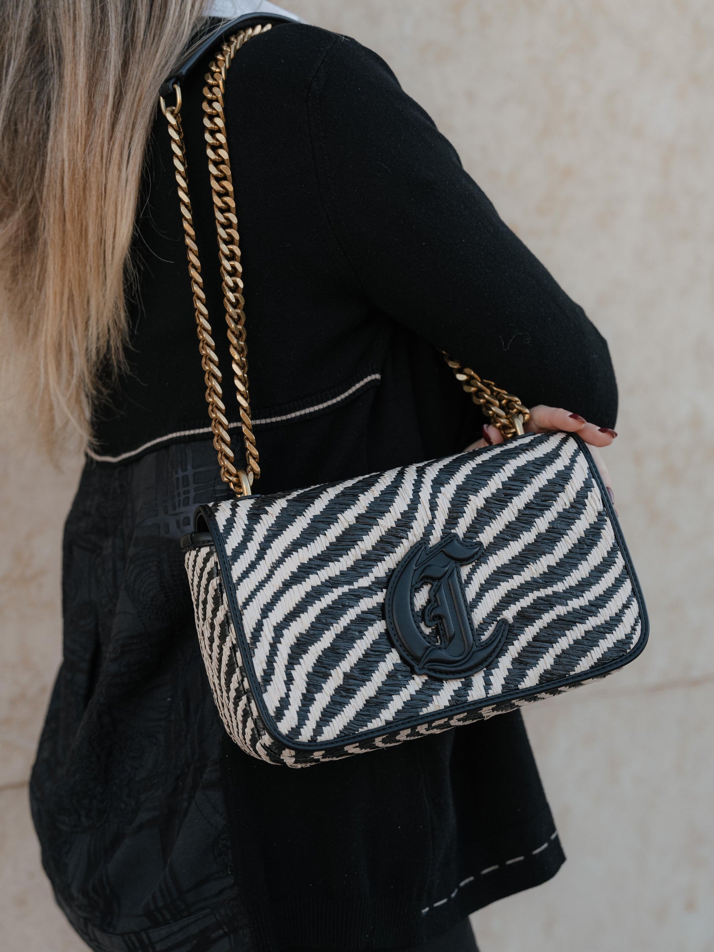 Shoulder zebre straw bag