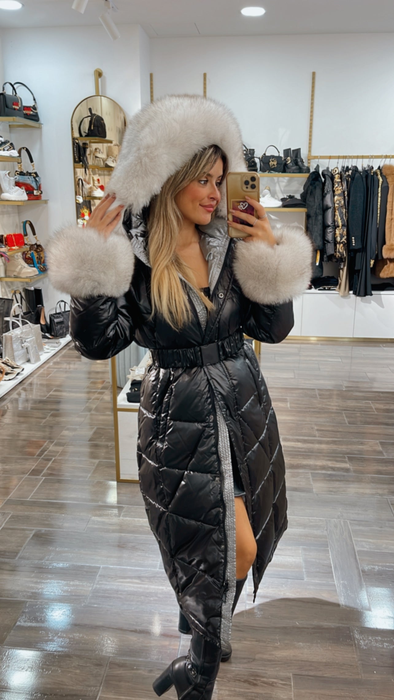 Padded black jacket with white fur