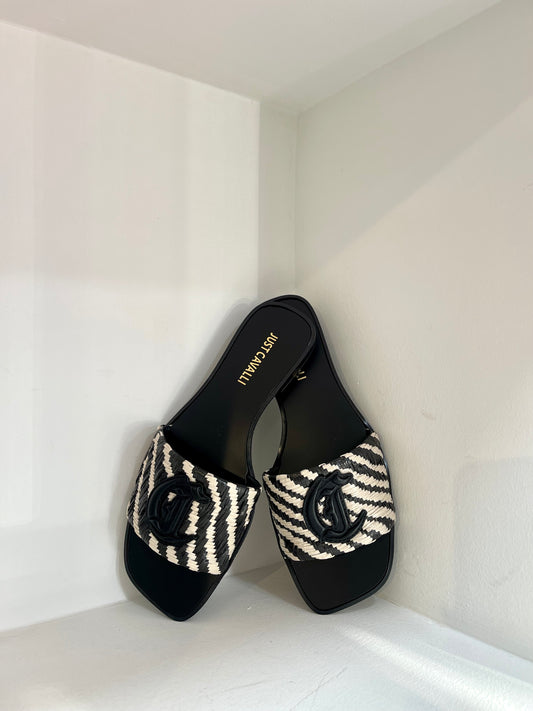 Zebra low sandal