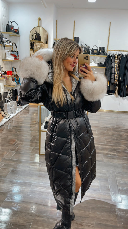 Padded black jacket with white fur