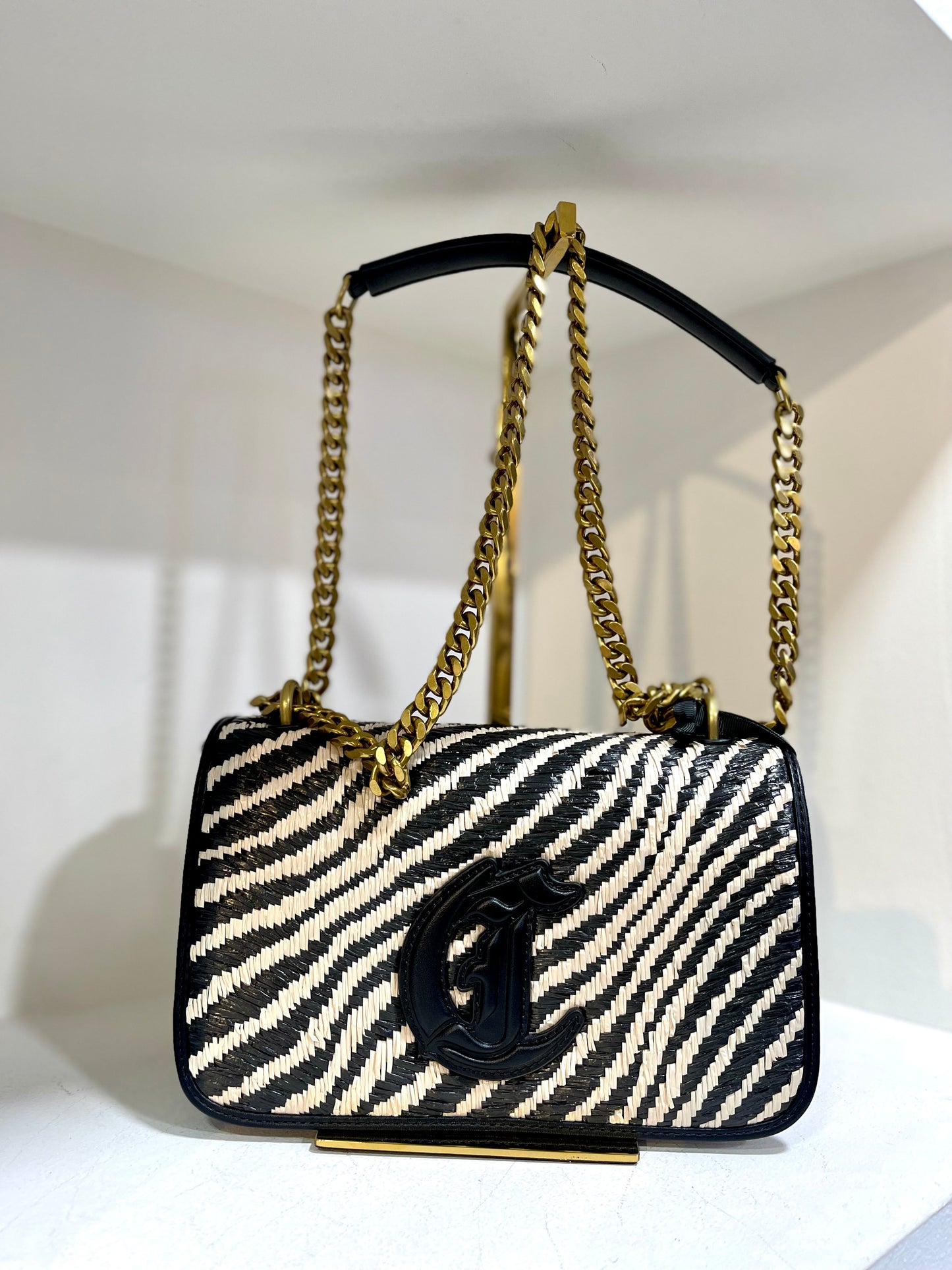 Shoulder zebre straw bag