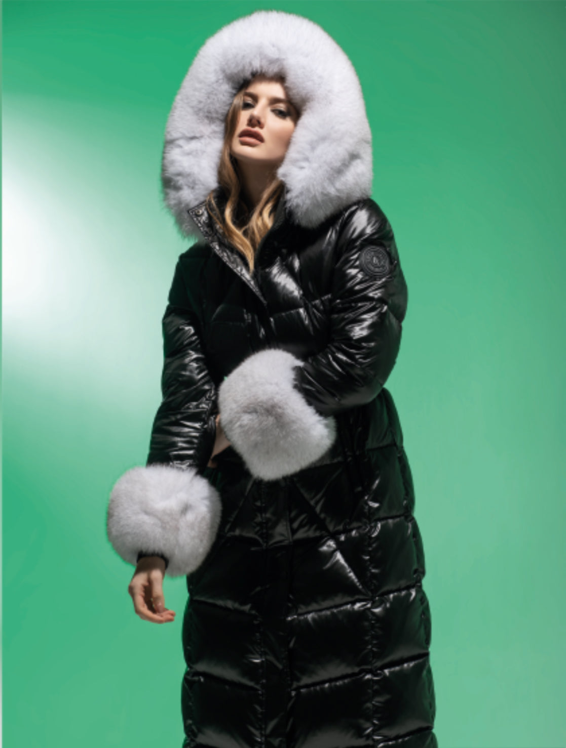 Padded black jacket with white fur