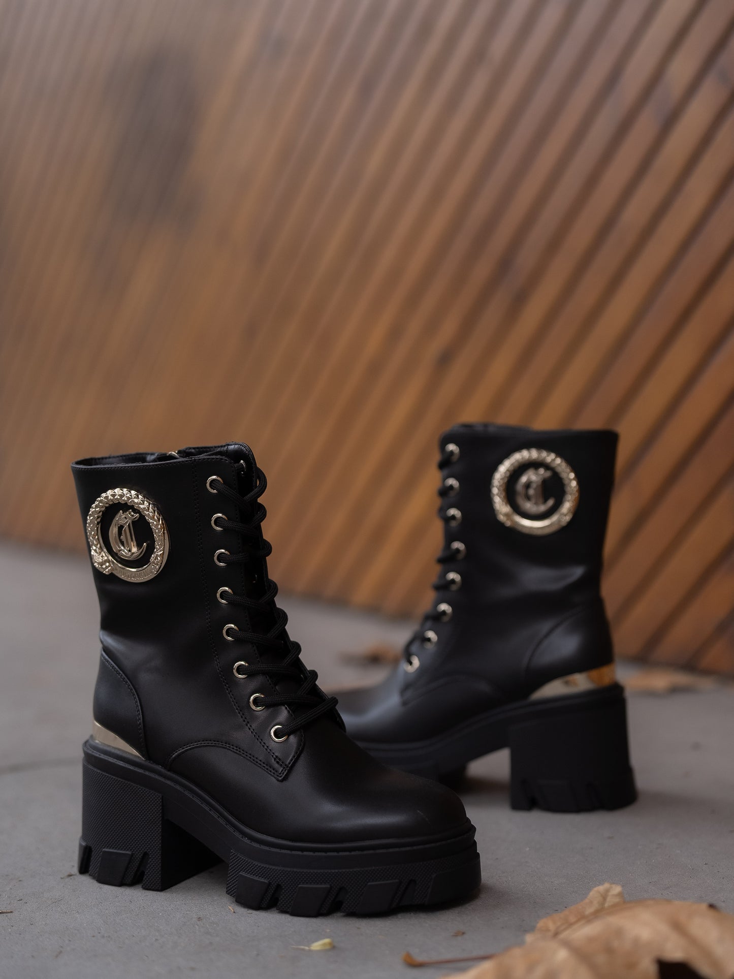 Combat boot with gold details