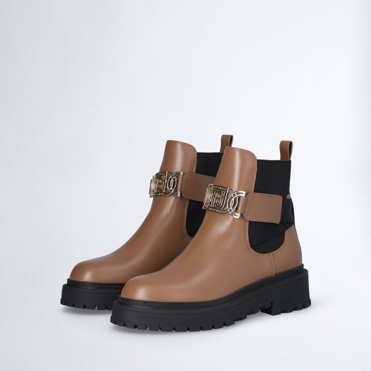 Brown ankle boots with maxi-logo