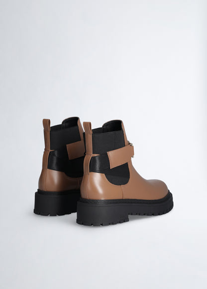 Brown ankle boots with maxi-logo