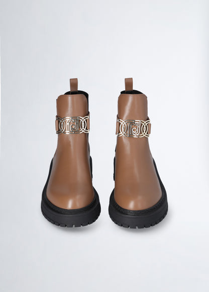 Brown ankle boots with maxi-logo