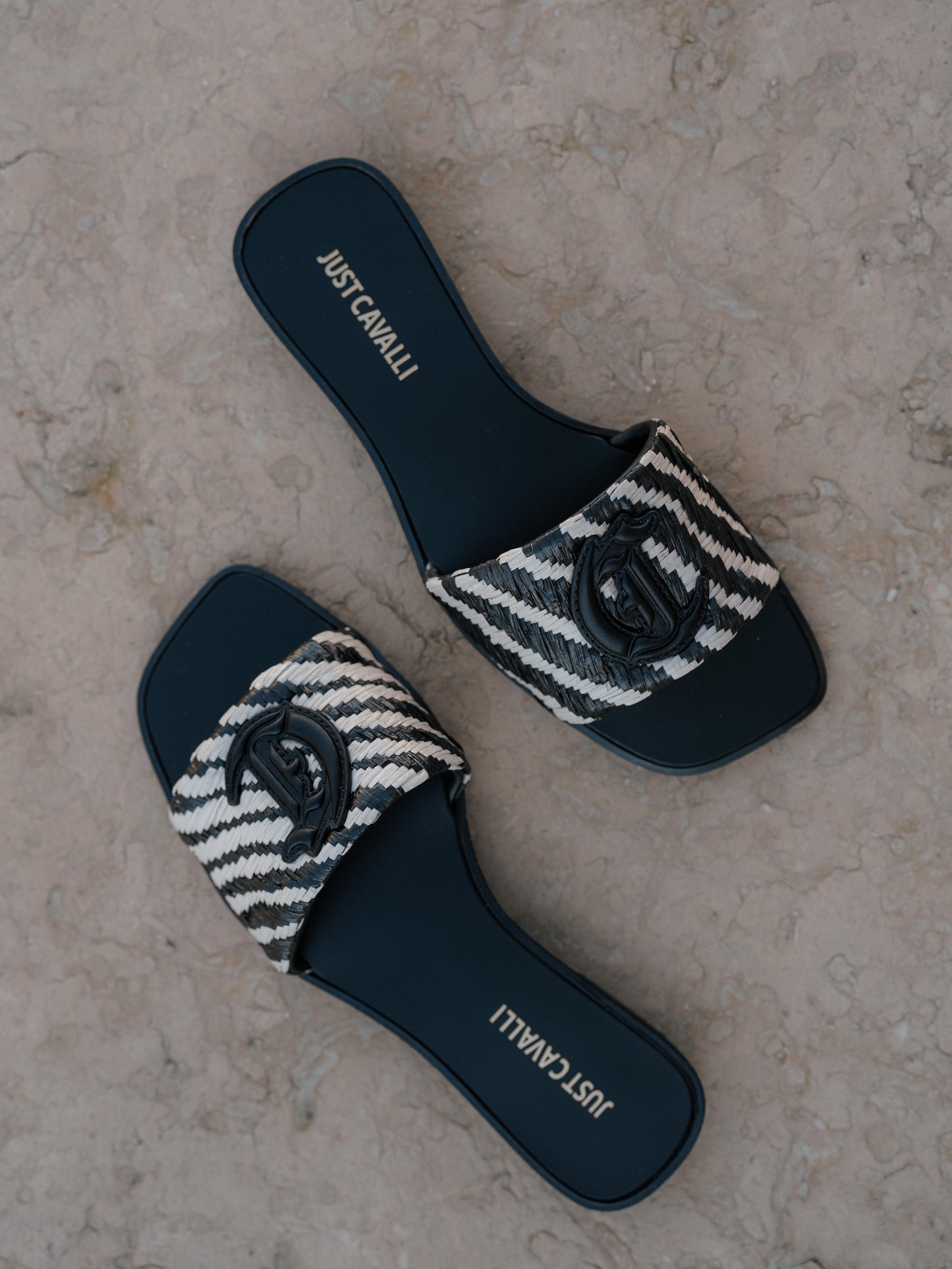 Zebra low sandal