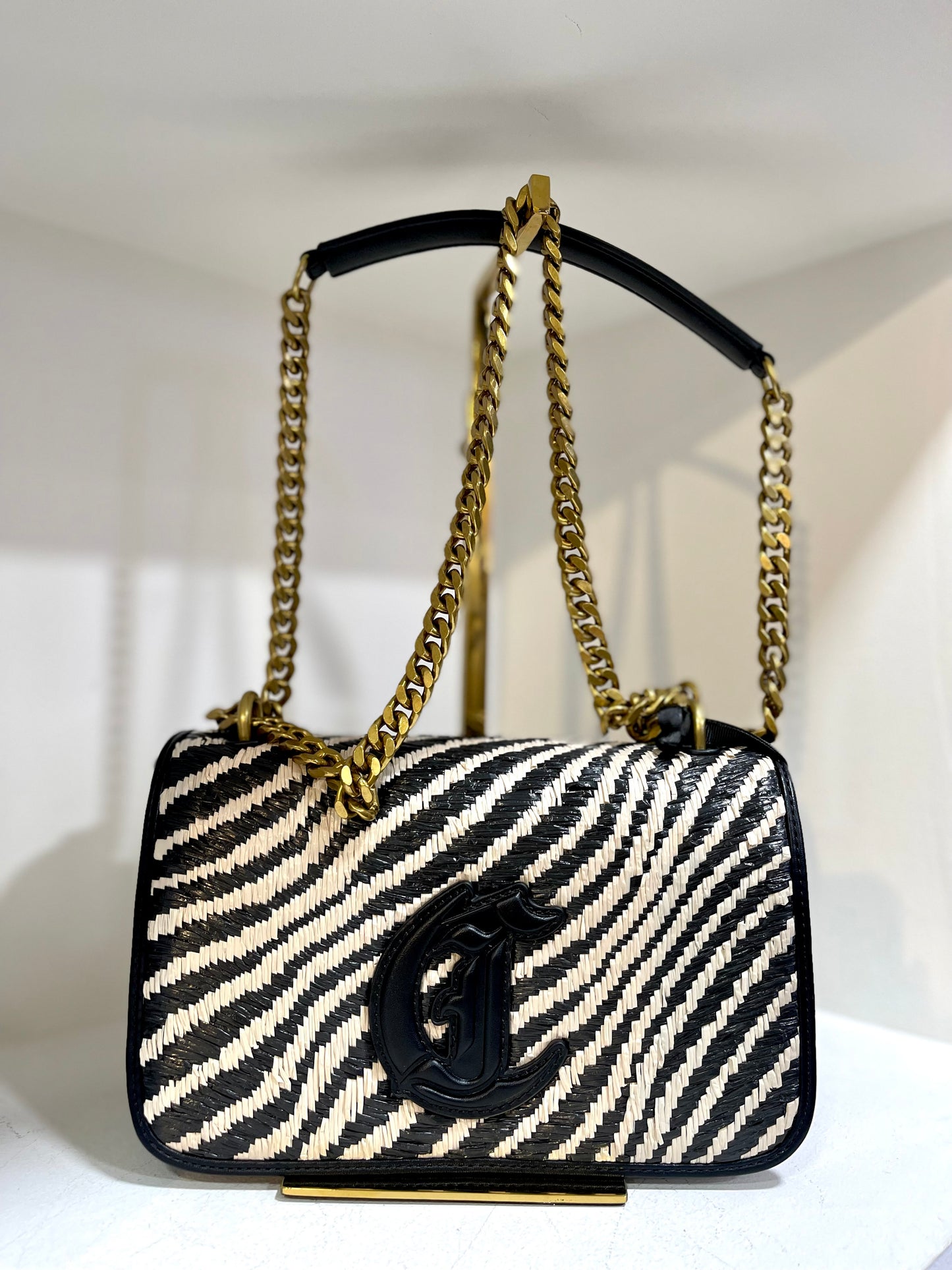 Shoulder zebre straw bag