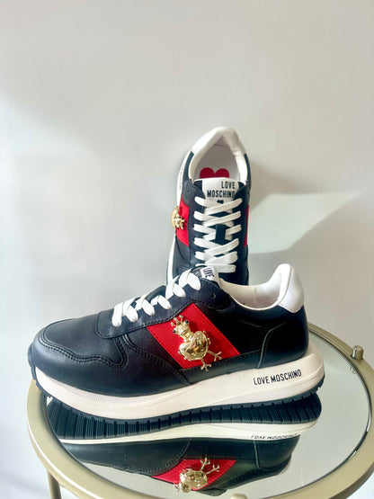 Black frog sneaker