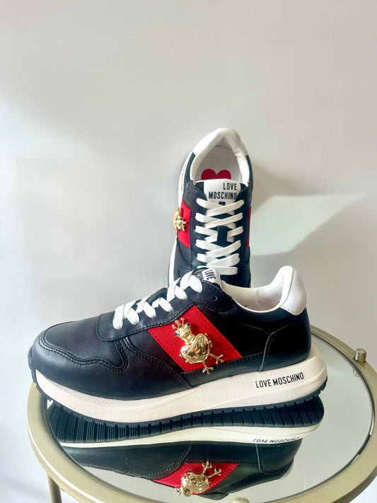 Black frog sneaker