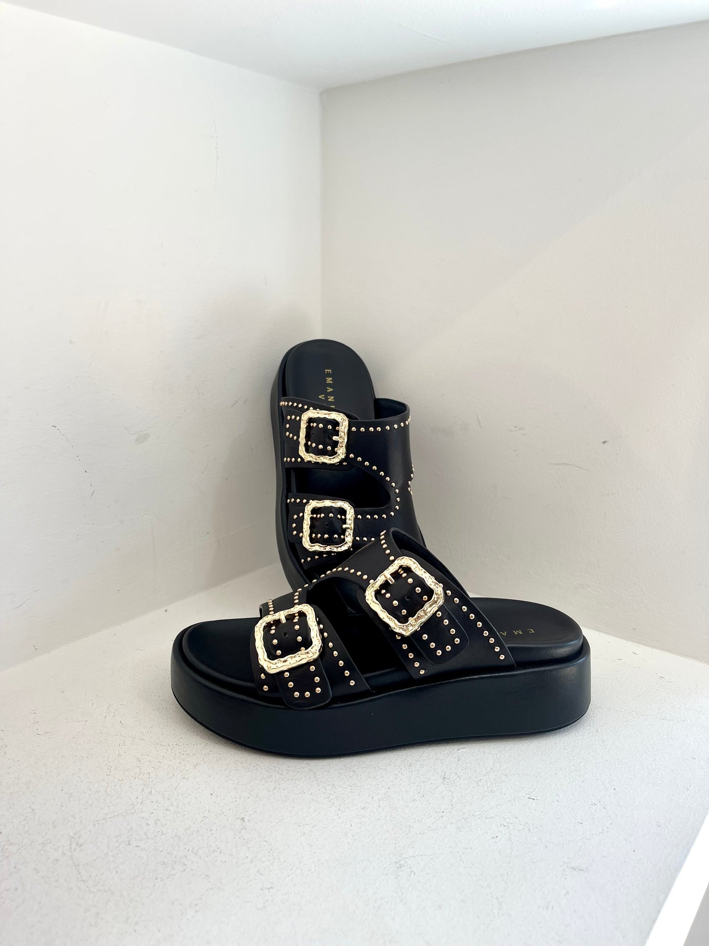 Black sandal with platform