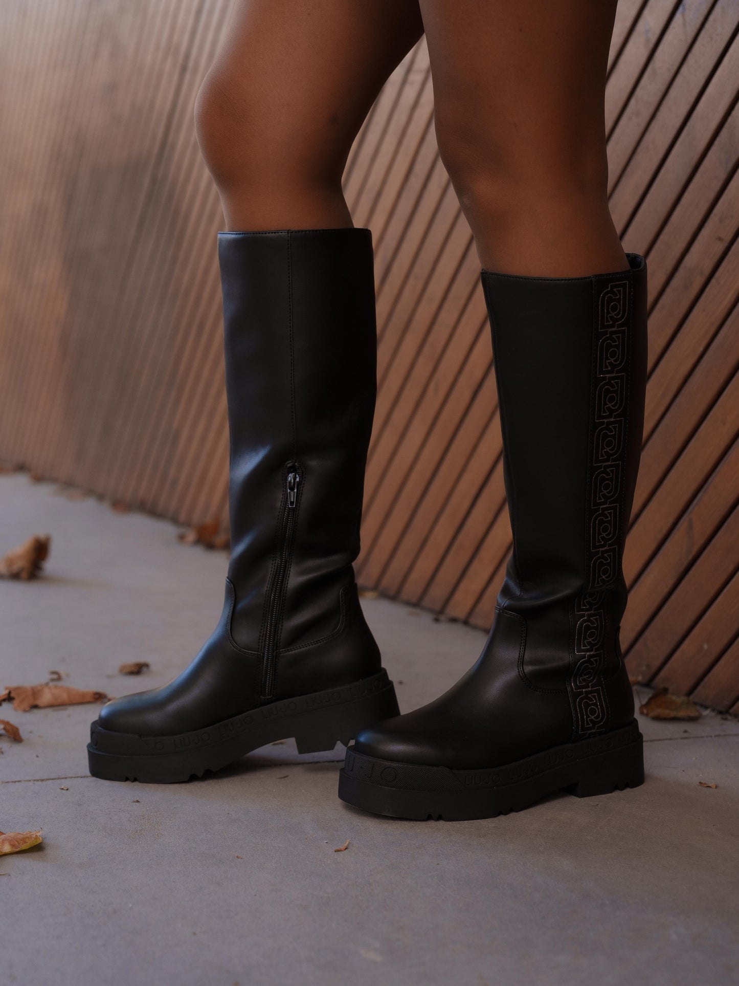 Boot double spreding black