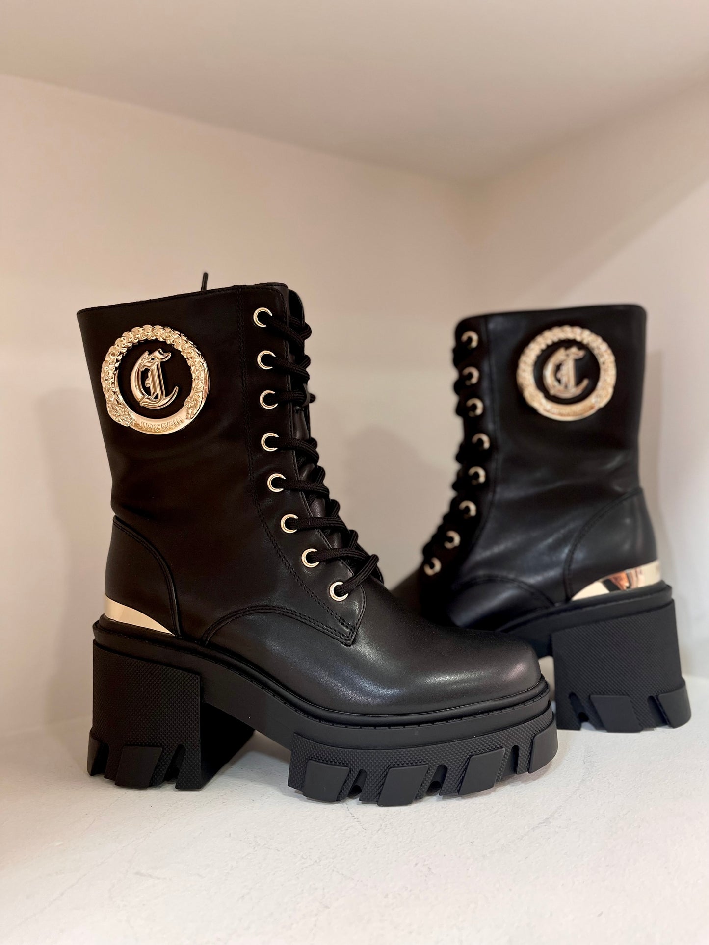 Combat boot with gold details