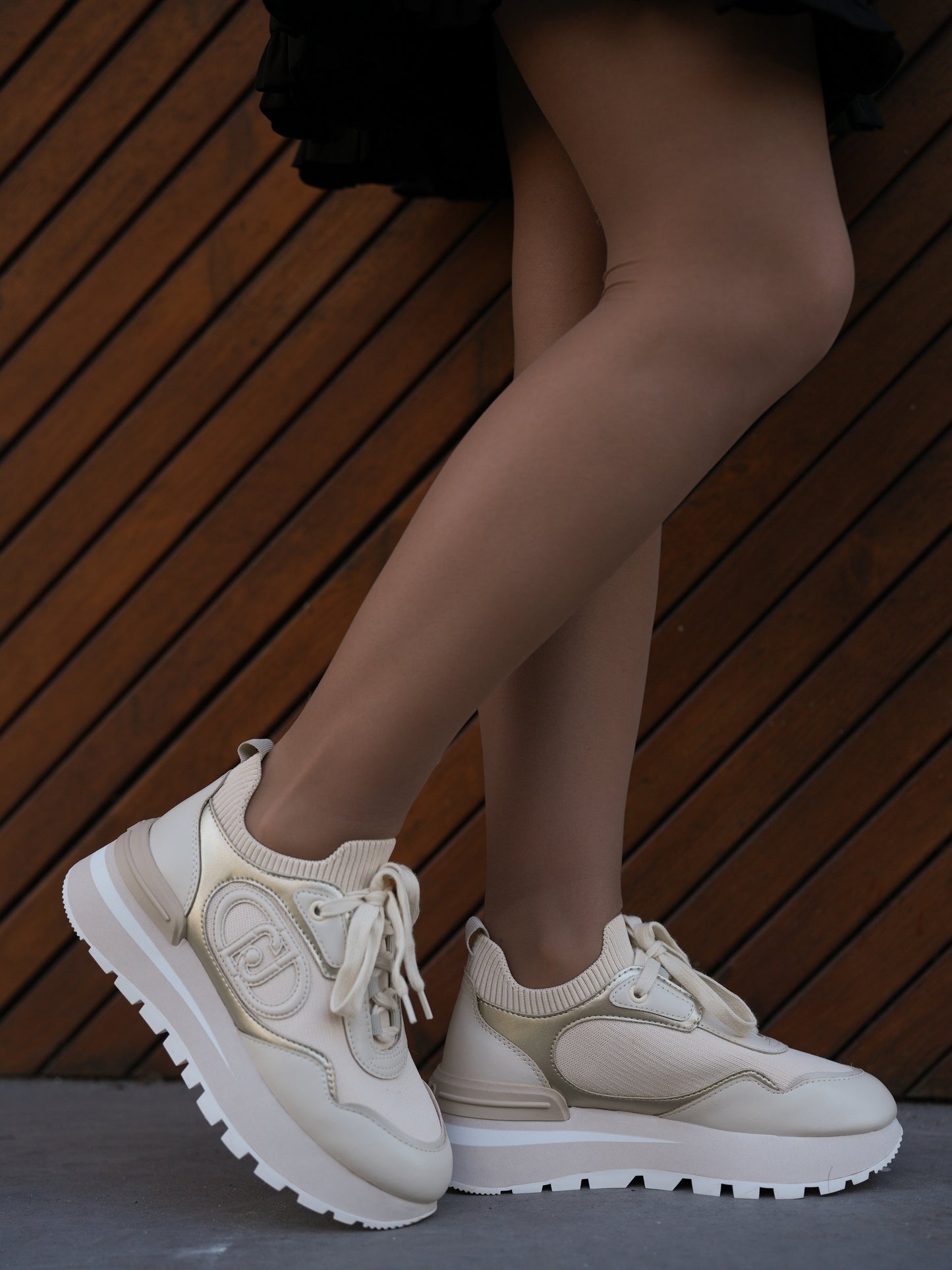 Leather platform sneakers