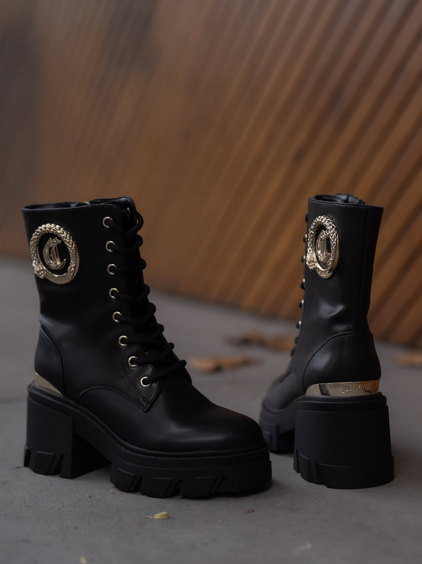 Combat boot with gold details