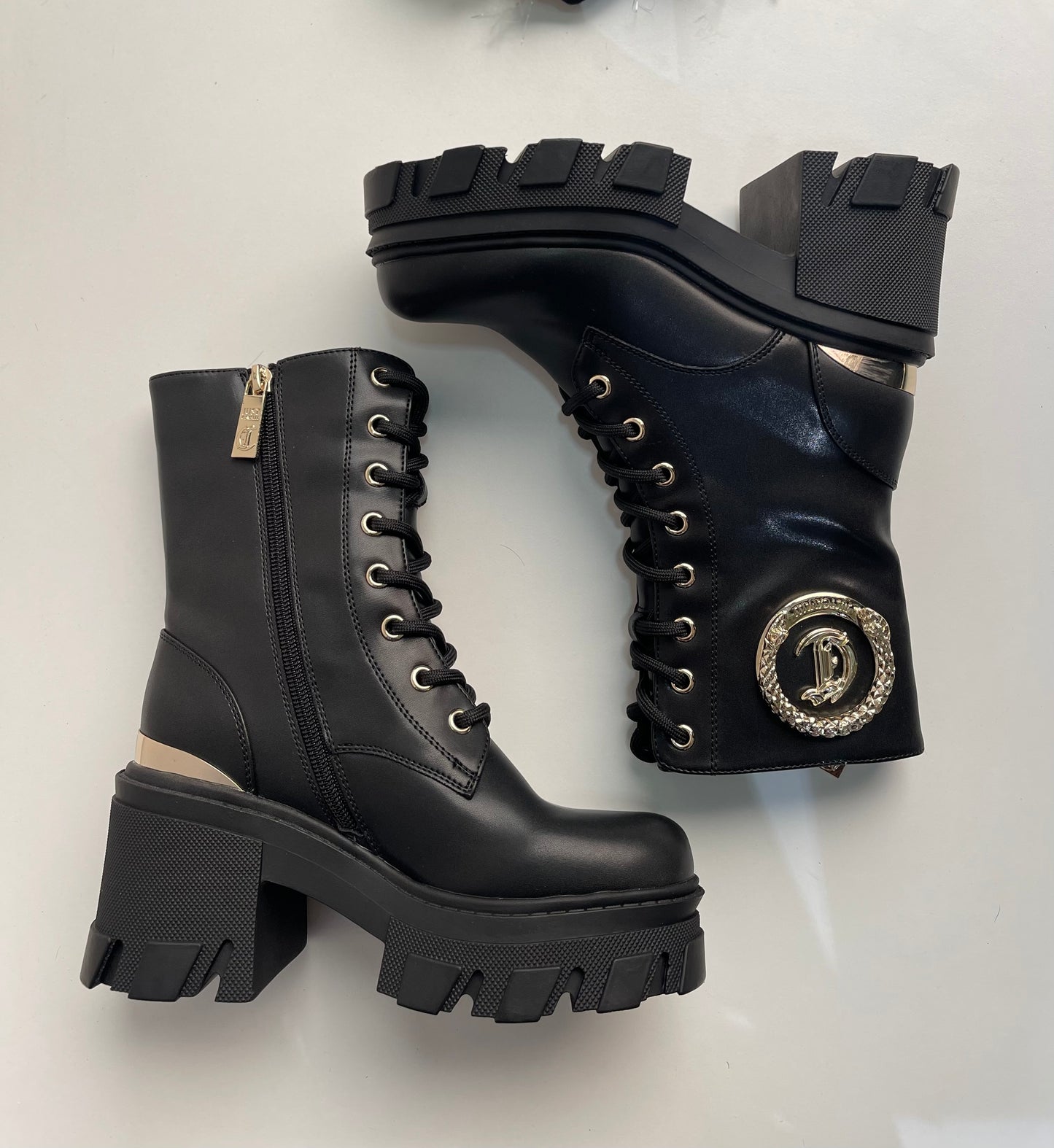 Combat boot with gold details