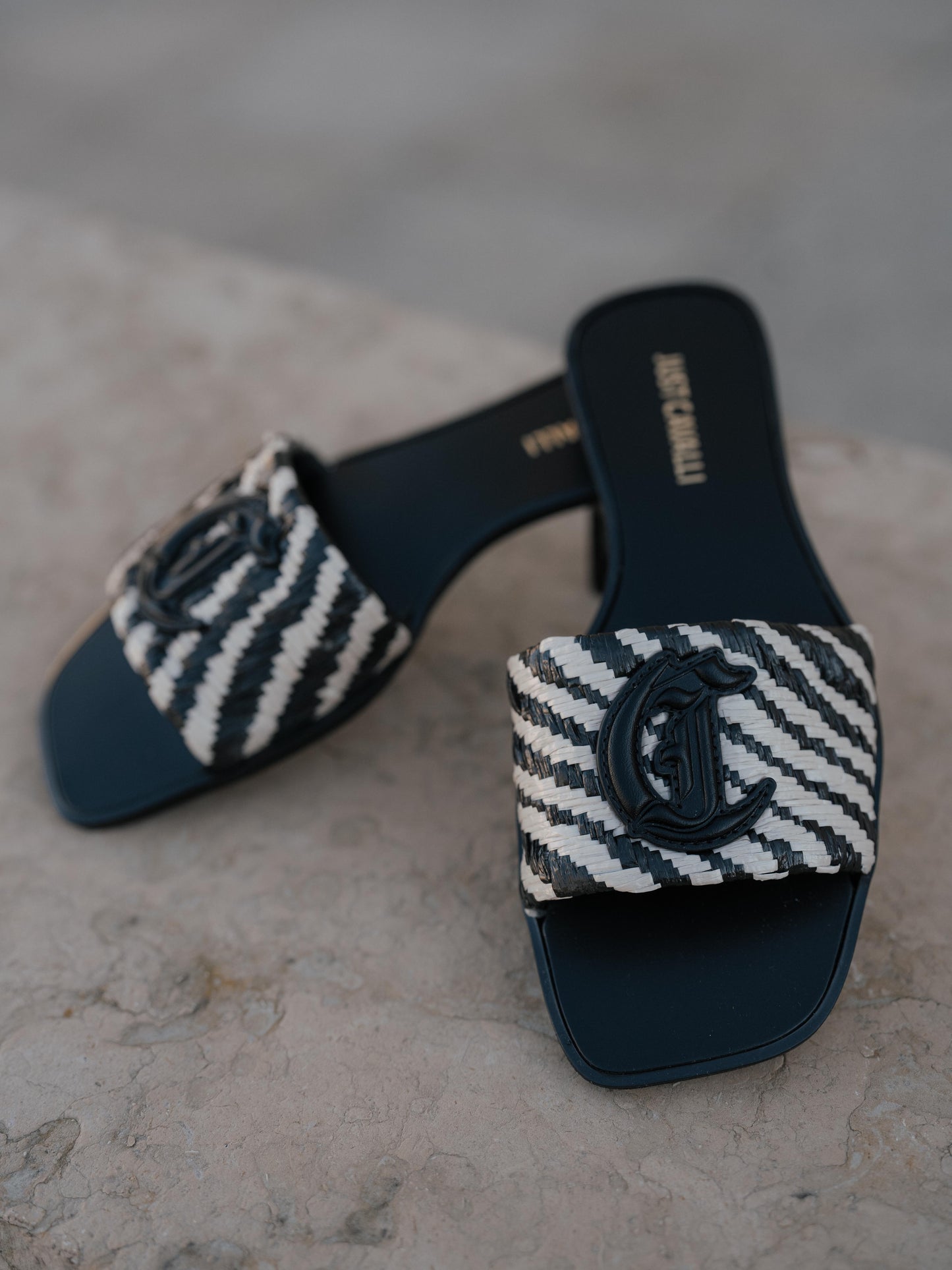 Zebra low sandal