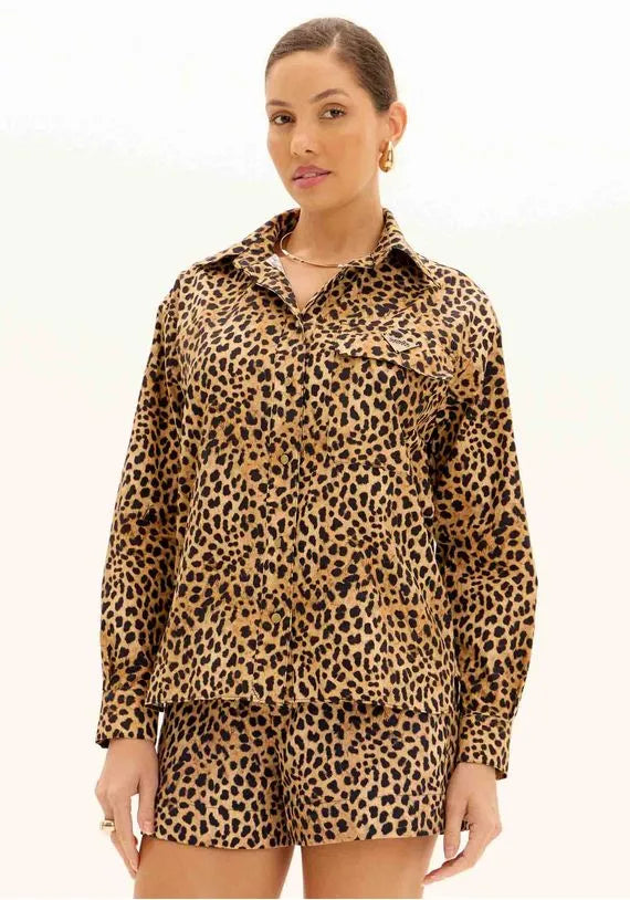 Camisa print animal com bolso