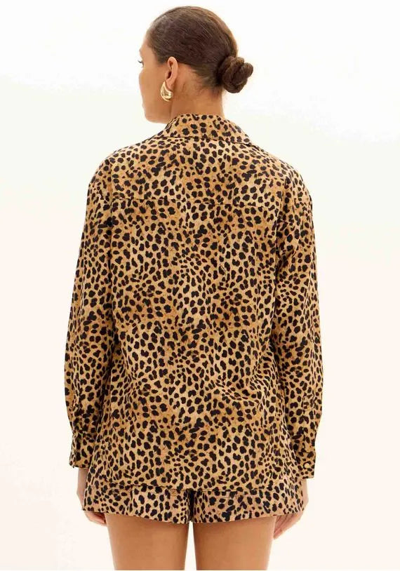 Camisa print animal com bolso