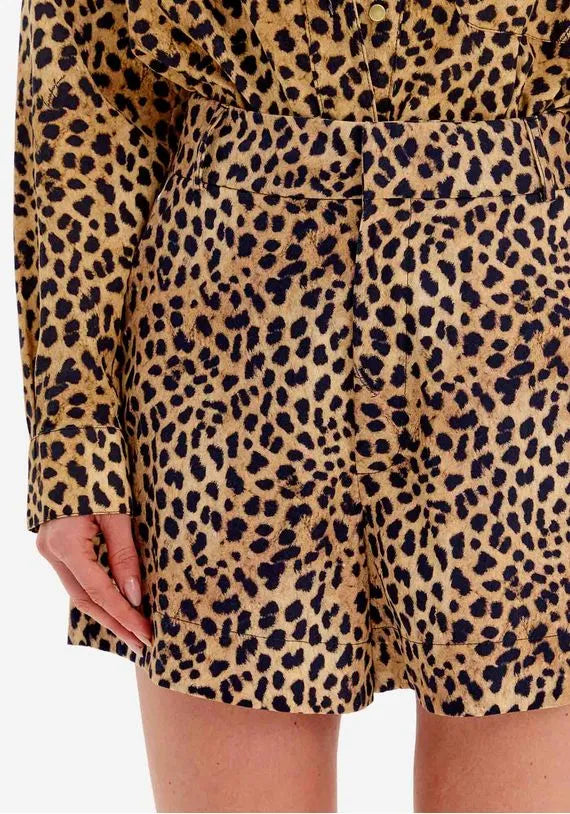 Short curto animal print