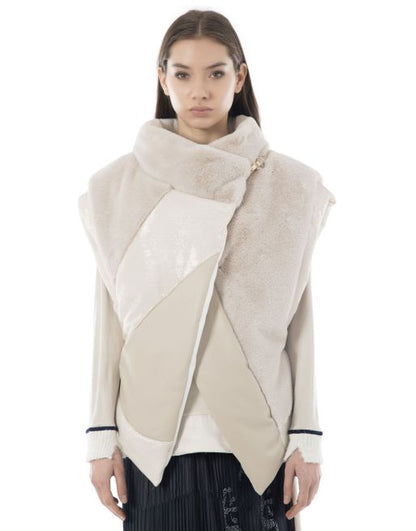 Superb vest, sleeveless jacket in faux fur