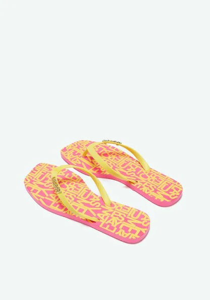 Chinelo rosa com logamia rosa