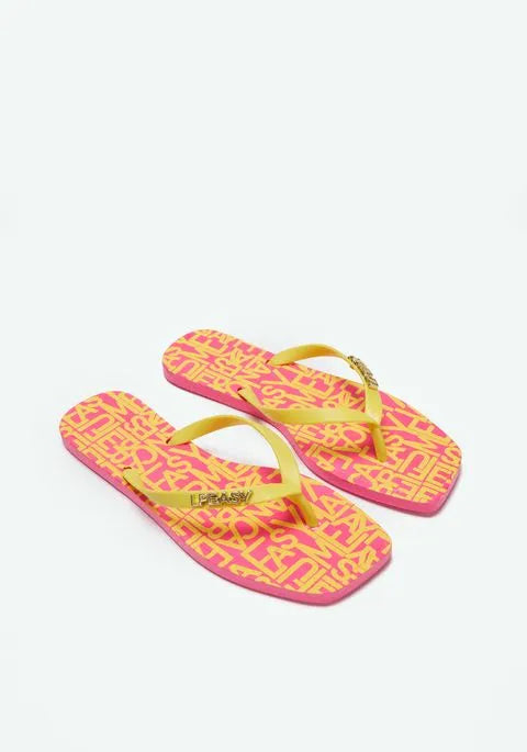 Chinelo rosa com logamia rosa