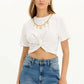 T-shirt cropped com corrente